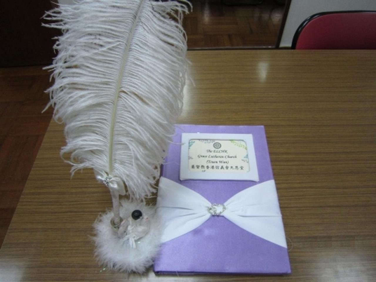 簽婚書冊、羽毛筆